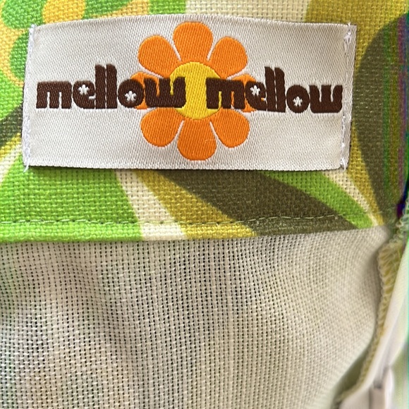 Vintage Inspired Carnaby Lime Mini Skirt with Flower Belt Buckle - Picture 5 of 5